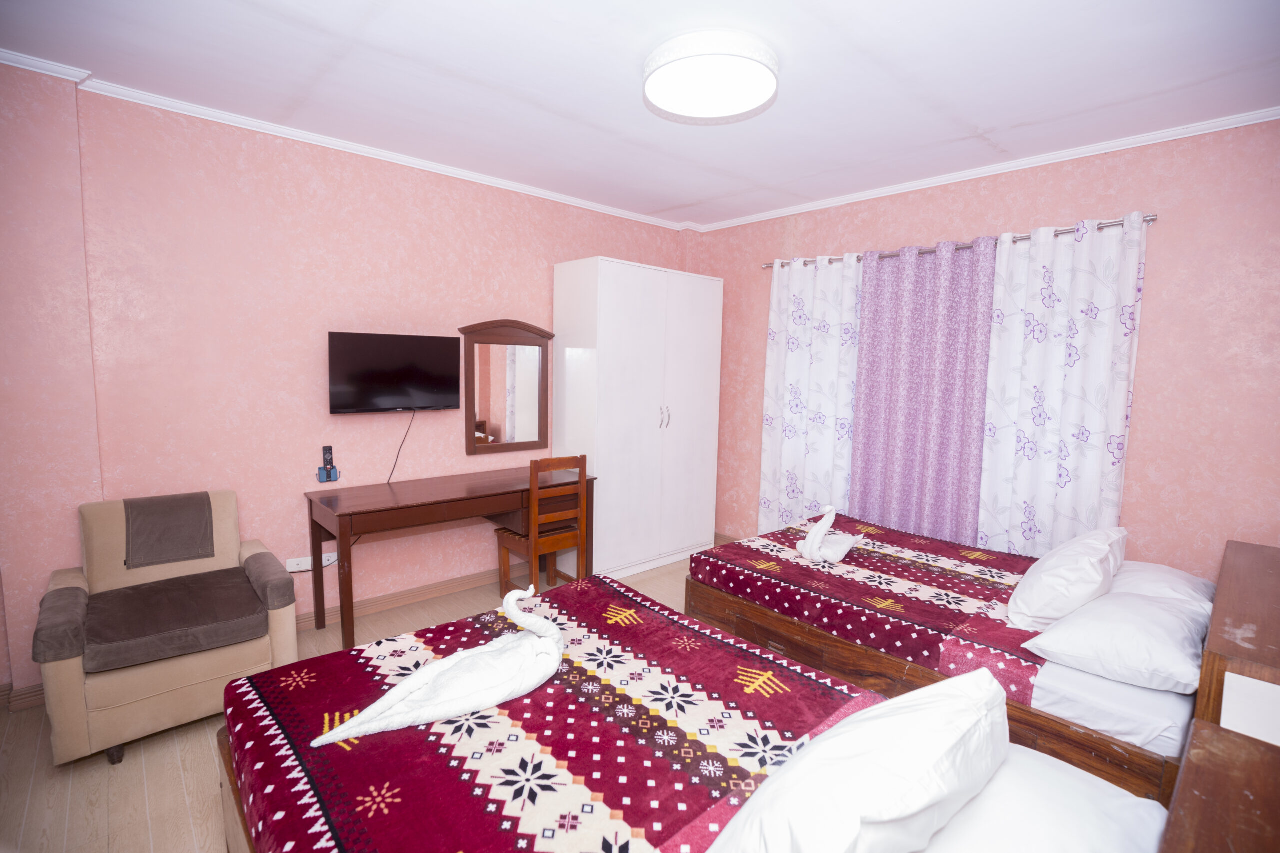 ROOM 102 - Image 5