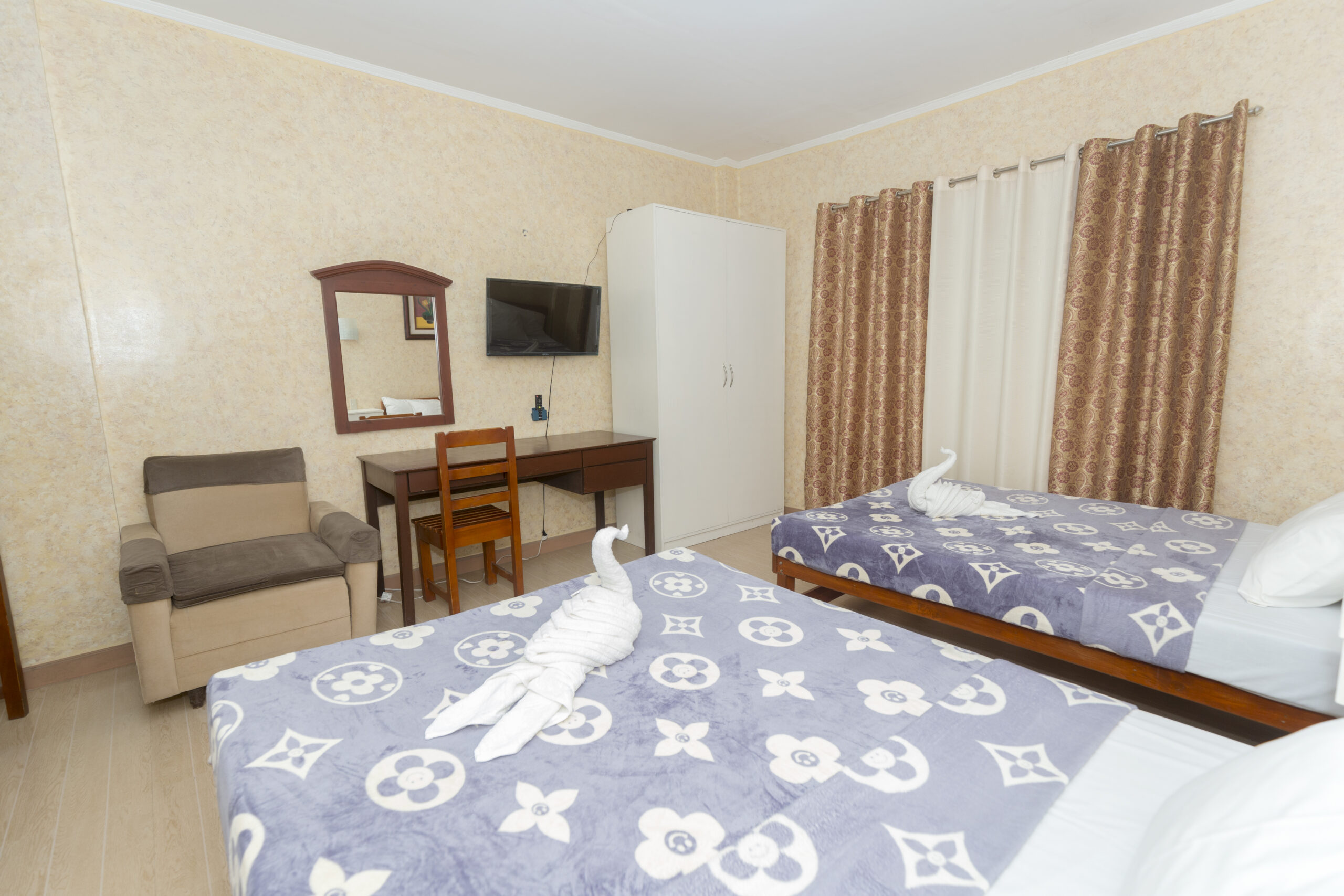 ROOM 104 - Image 2
