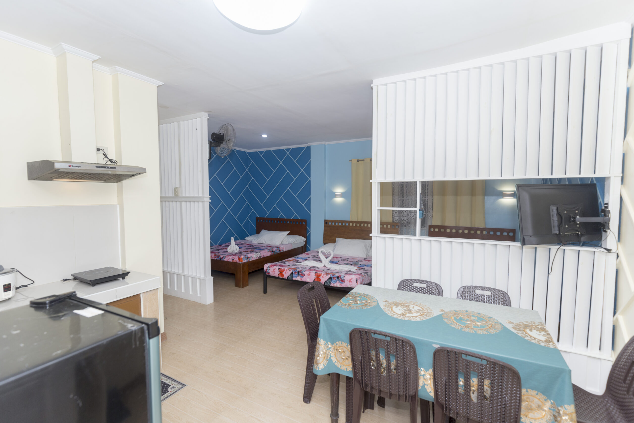 ROOM 105 - Image 8