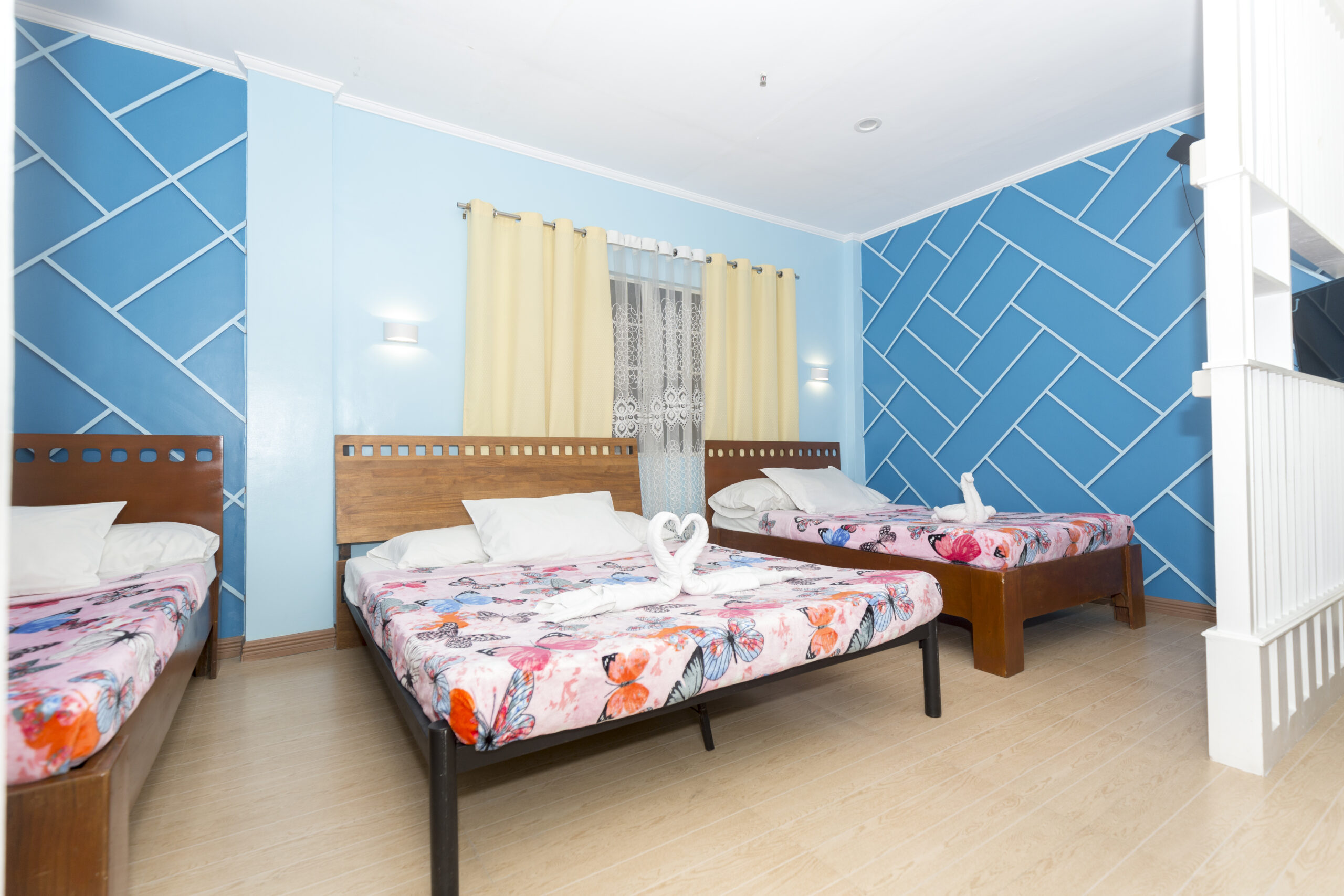 ROOM 105 - Image 6