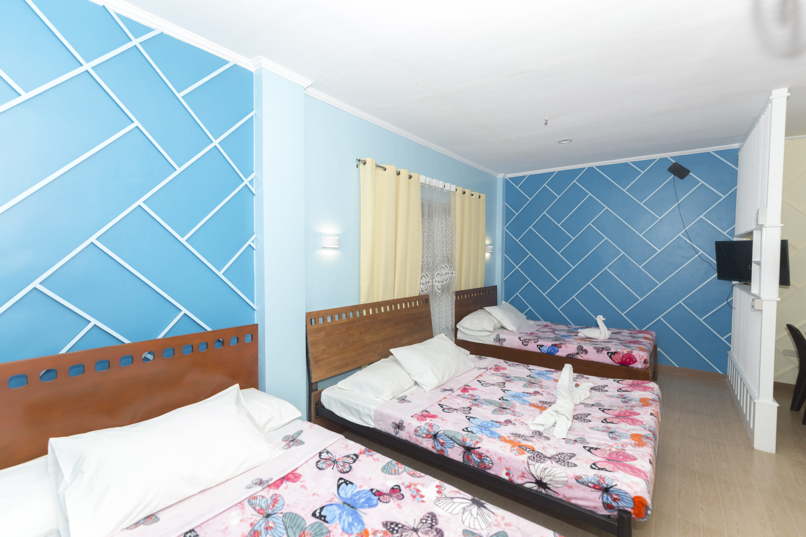 ROOM 105 - Image 5