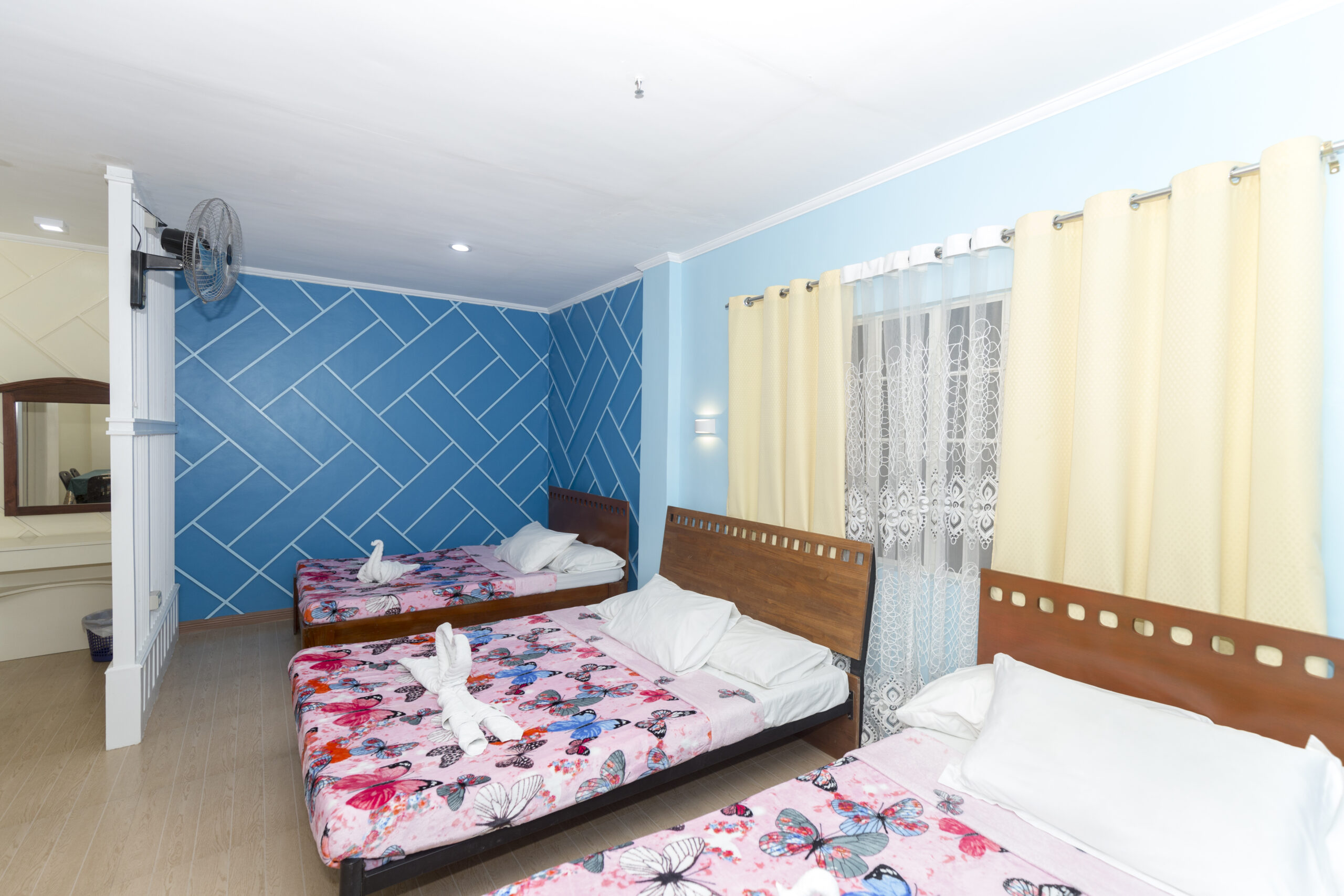 ROOM 105 - Image 4