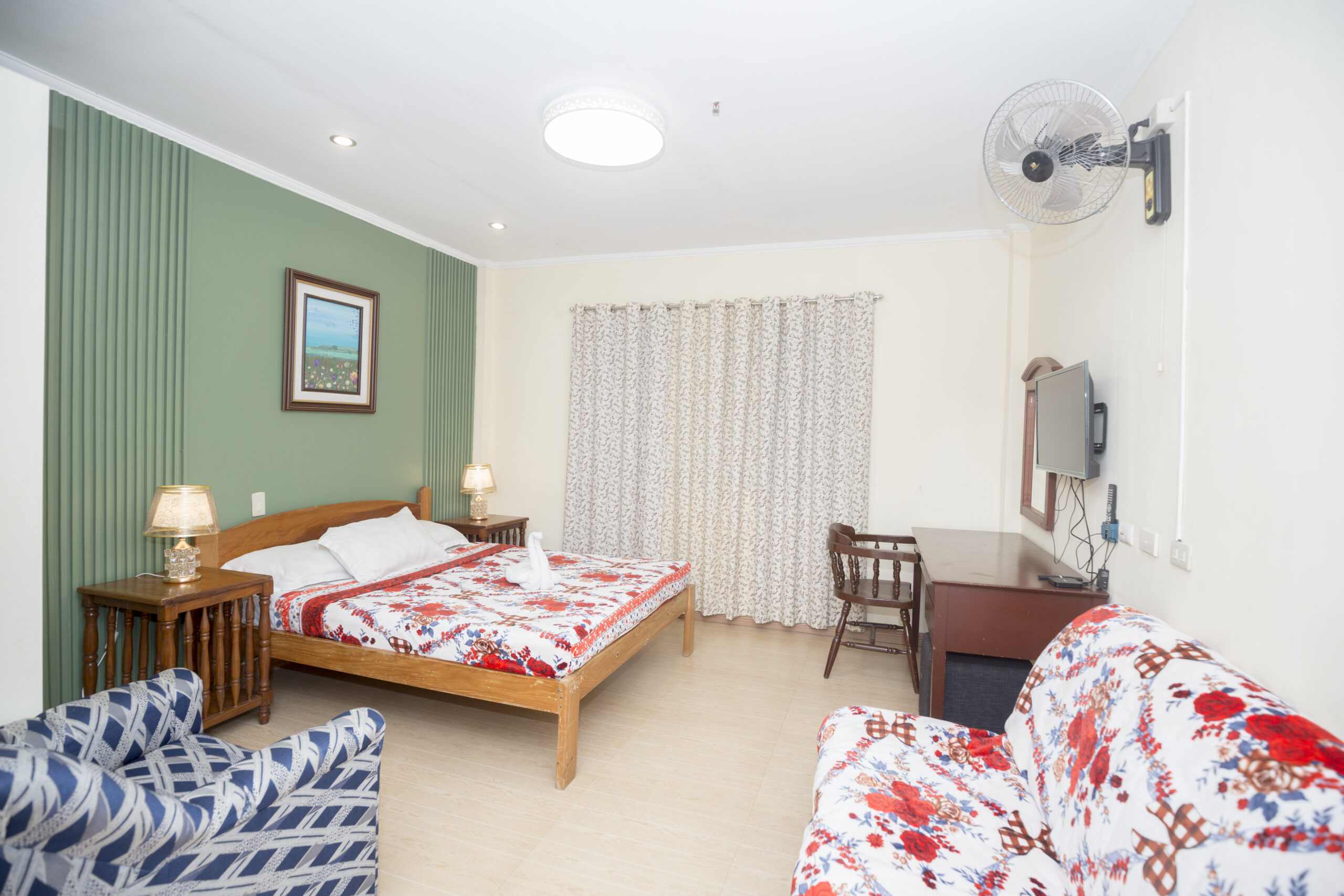 ROOM 107 - Image 4