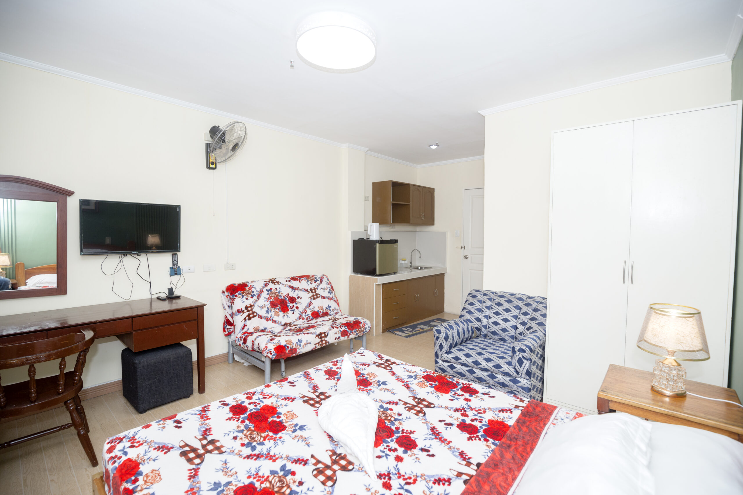 ROOM 107 - Image 3