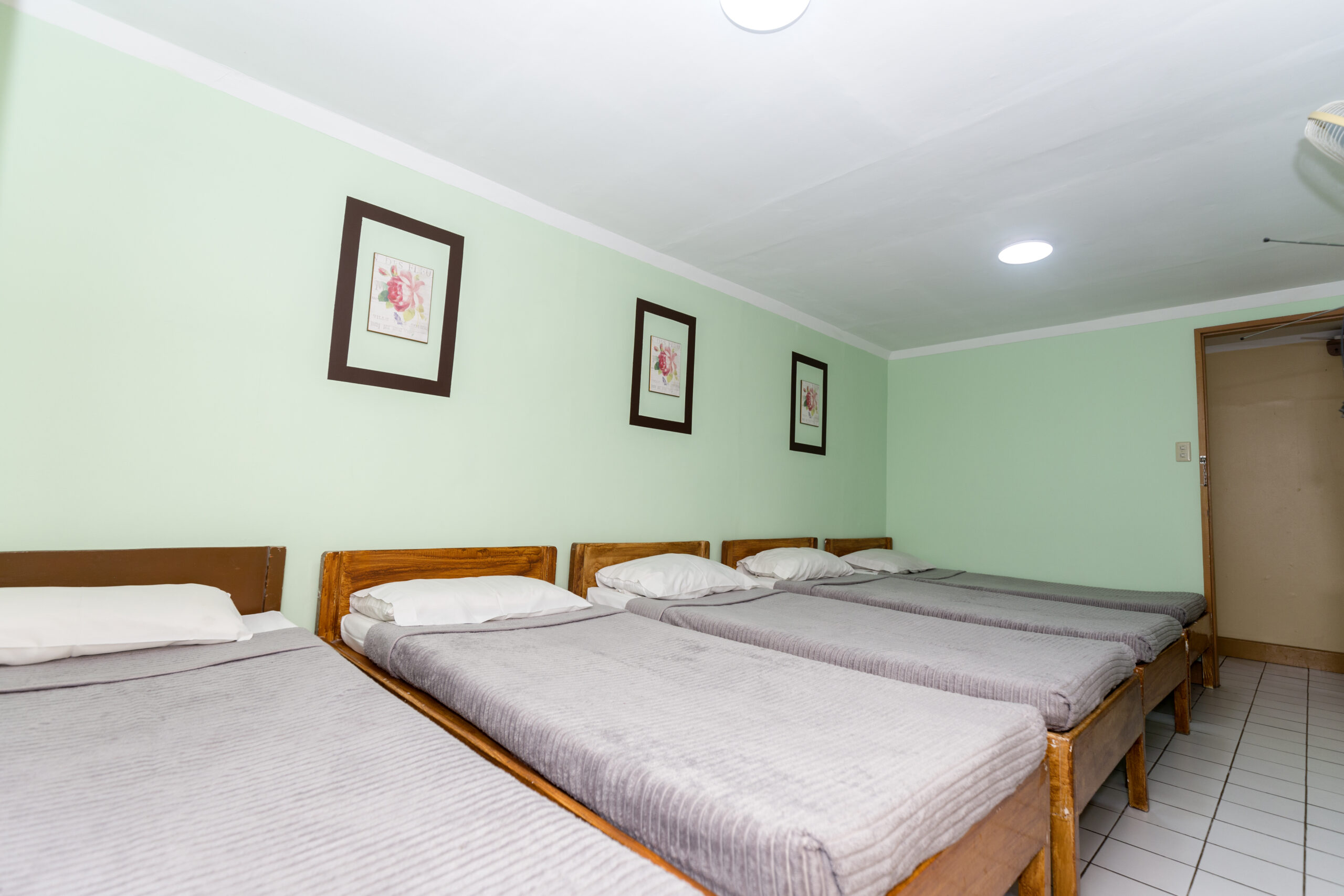 ROOM 01 - Image 2